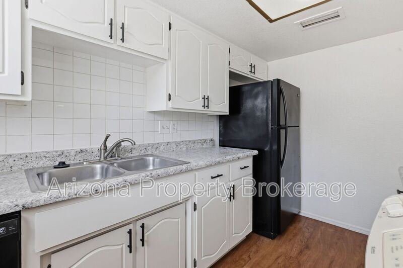 245 E Vine Cir - Photo 6 of 20