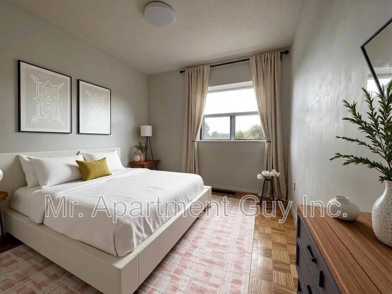 1357 Woodbine Ave - Photo 3 of 8