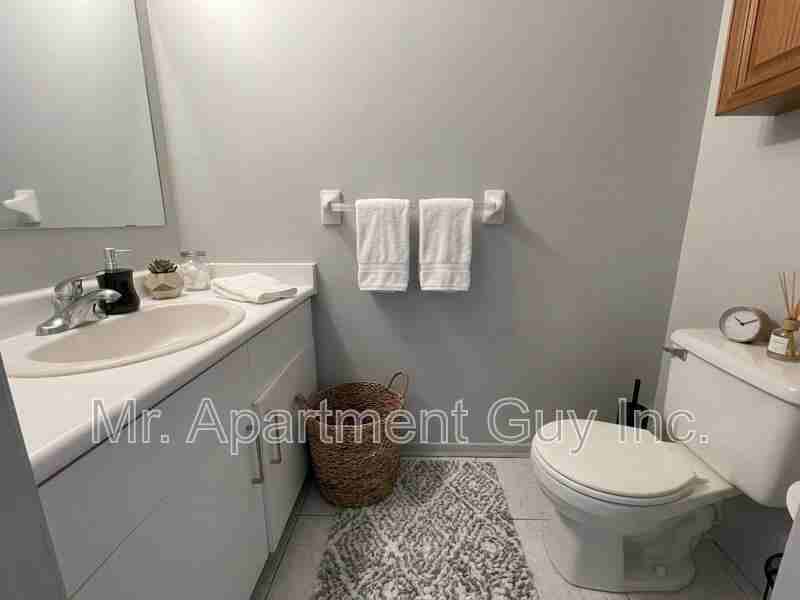 1357 Woodbine Ave - Photo 5 of 8