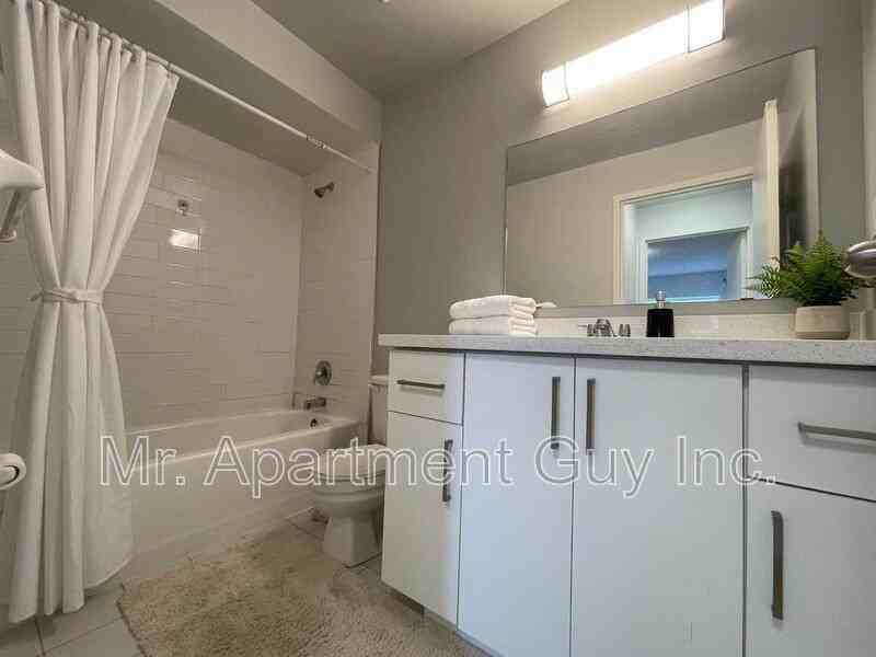 1357 Woodbine Ave - Photo 6 of 8