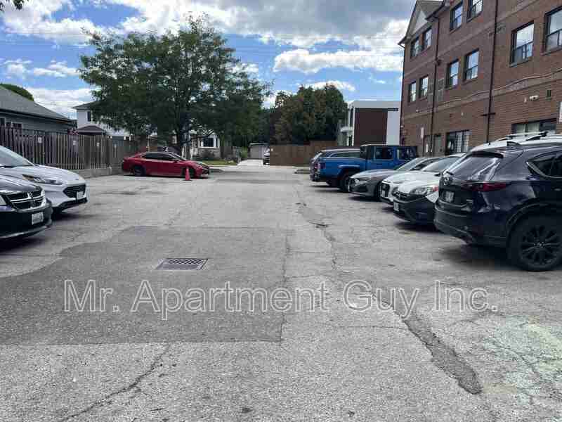 1357 Woodbine Ave - Photo 7 of 8