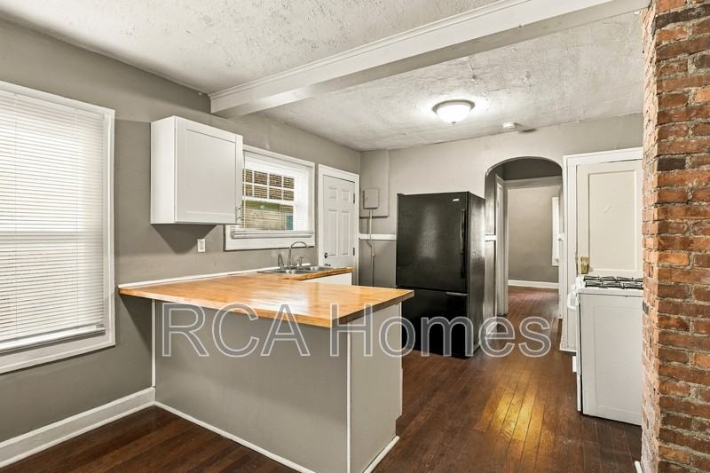 1126 E Bradbury Ave - Photo 3 of 8