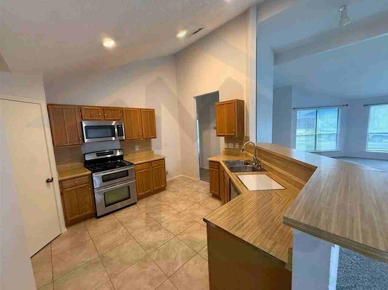 322 Quail Hollow Dr - Photo 2 of 13