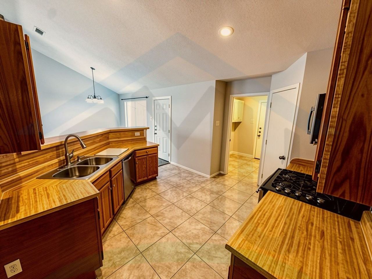 322 Quail Hollow Dr - Photo 3 of 13