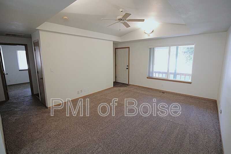 8013 W Queen St - Photo 6 of 17