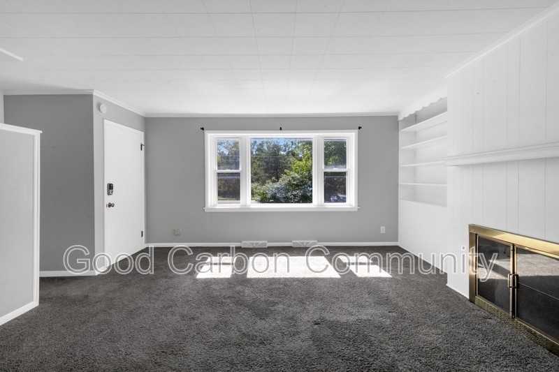 4470 Seneca St #LEFT - Photo 2 of 30