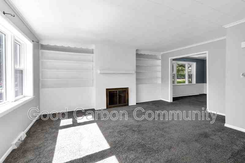 4470 Seneca St #LEFT - Photo 4 of 30