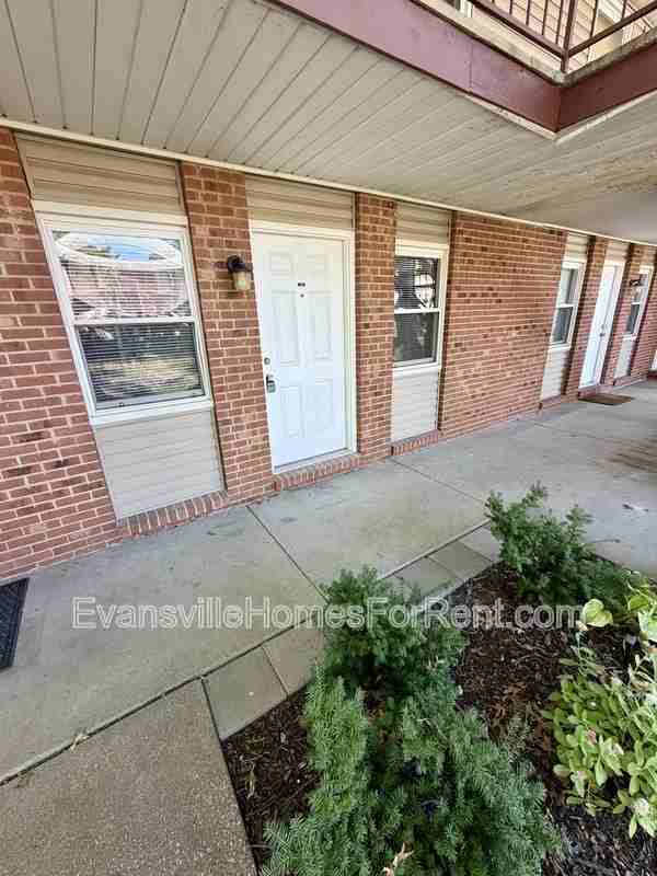 404 S Bosse Ave - Photo 2 of 7