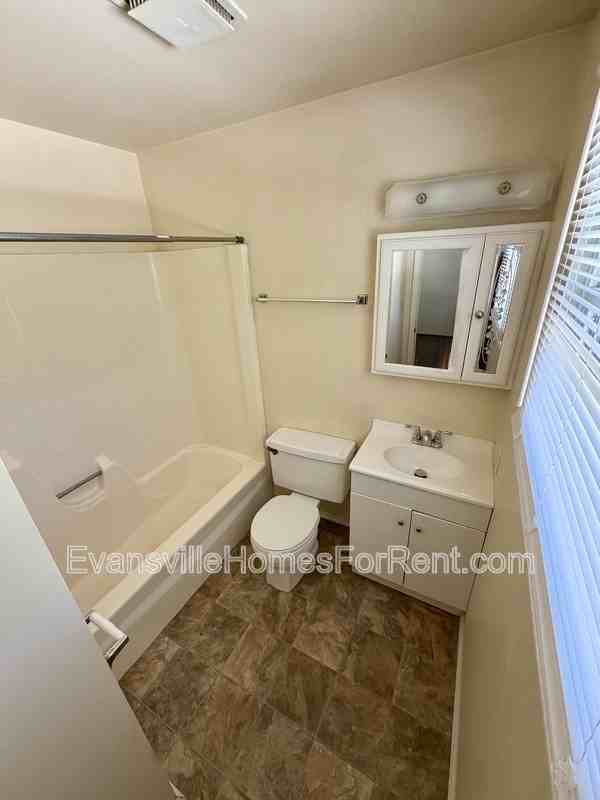 404 S Bosse Ave - Photo 3 of 7