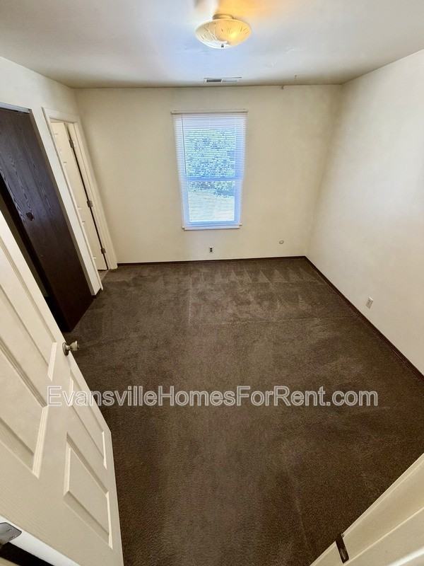404 S Bosse Ave - Photo 4 of 7