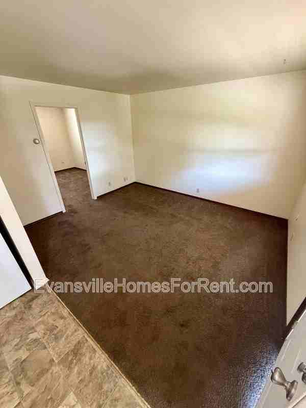 404 S Bosse Ave - Photo 5 of 7