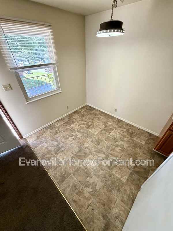 404 S Bosse Ave - Photo 6 of 7