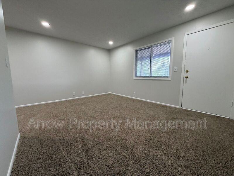 2338 Lynn St - Photo 5 of 11