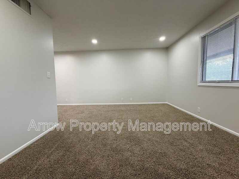 2338 Lynn St - Photo 6 of 11