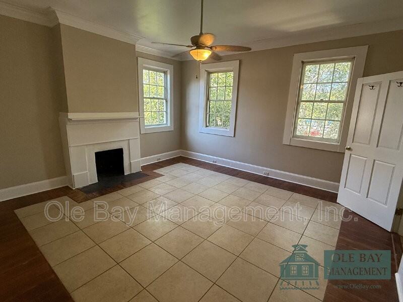 257 - Photo 2 of 5
