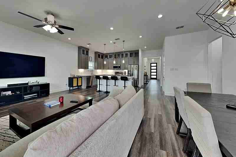 1819 Bickers St - Photo 3 of 17