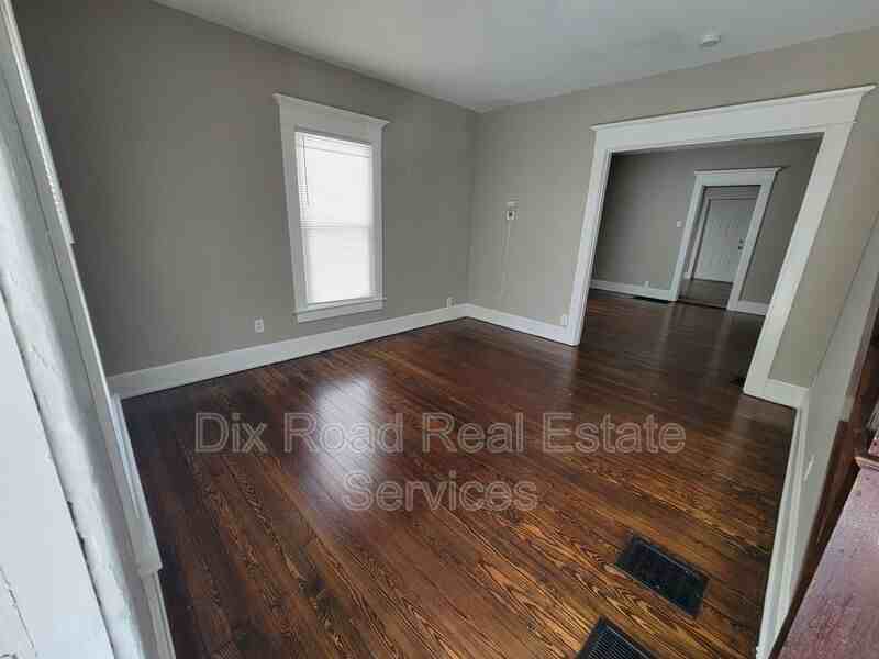 307 Moore St - Photo 3 of 10
