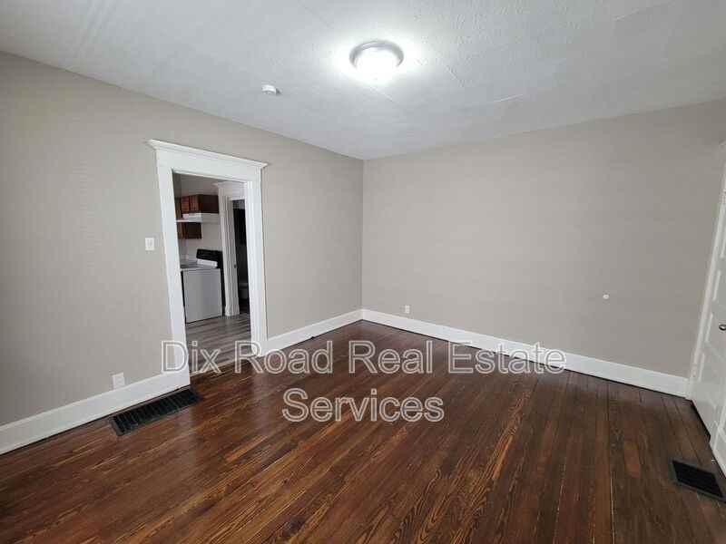 307 Moore St - Photo 4 of 10