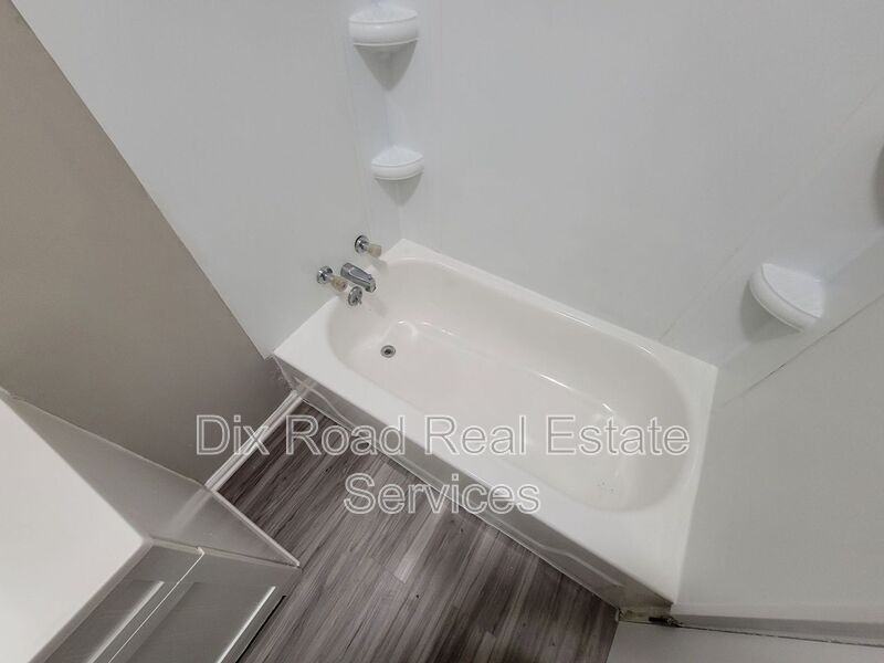 307 Moore St - Photo 7 of 10