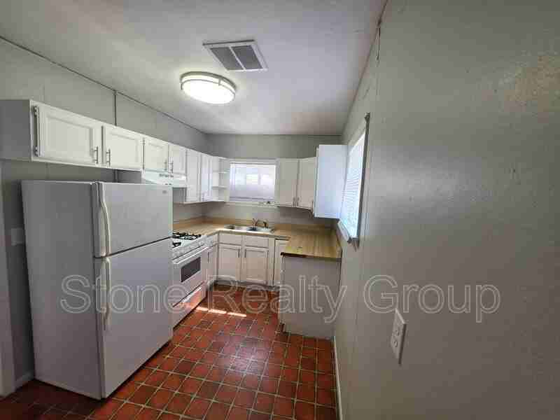 1609 S 5th St #B - Photo 4 of 8