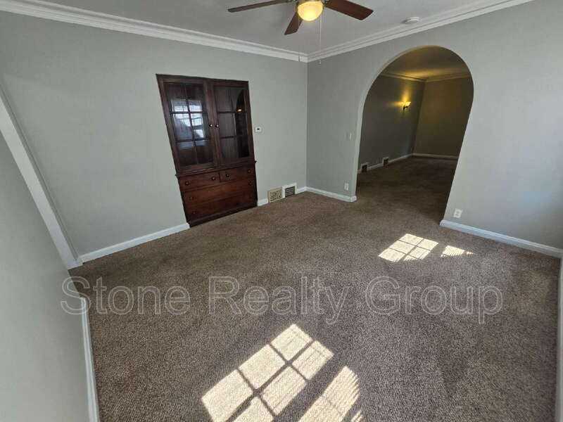 1609 S 5th St #B - Photo 3 of 8