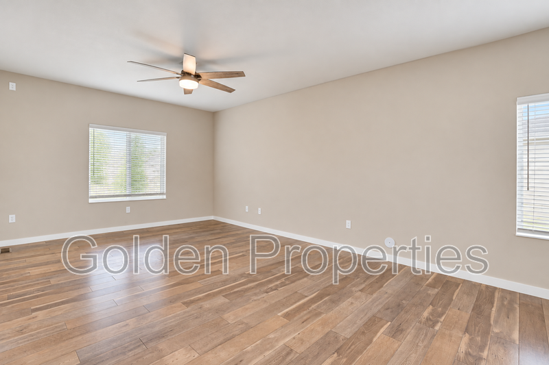 12153 W Moorfield Ave - Photo 3 of 15