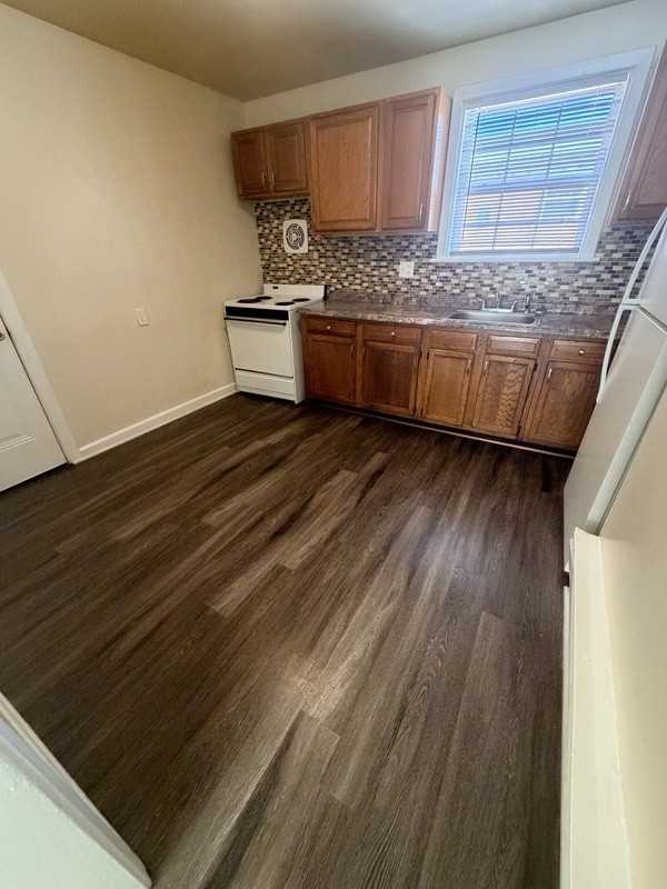 1602 Magnolia St #4 - Photo 3 of 9