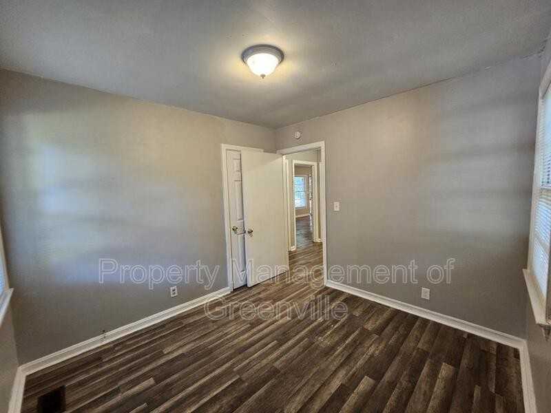 7 Mayflower Ave - Photo 4 of 13