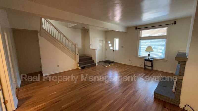 1122 Greenfield Ave - Photo 5 of 23