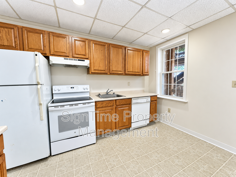 202 Fairground Ave - Photo 2 of 9
