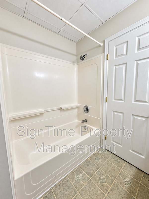 202 Fairground Ave - Photo 5 of 9