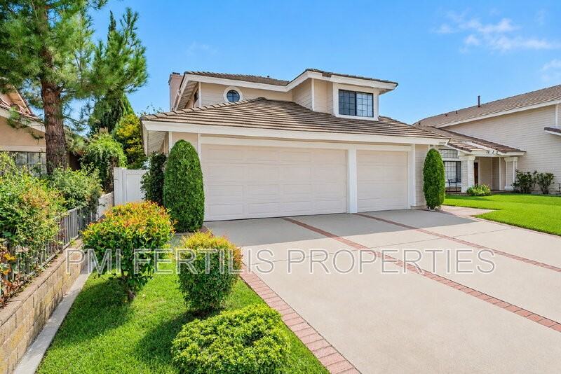 10909 Rollins Ct - Photo 3 of 18