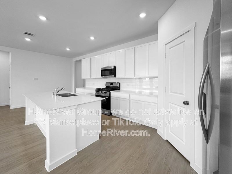 2233 Starstruck Ct - Photo 2 of 24