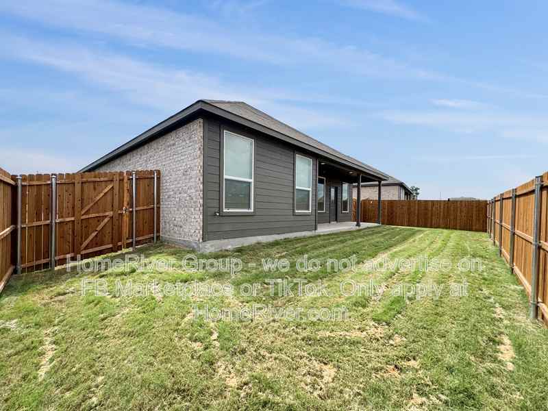 2233 Starstruck Ct - Photo 3 of 24