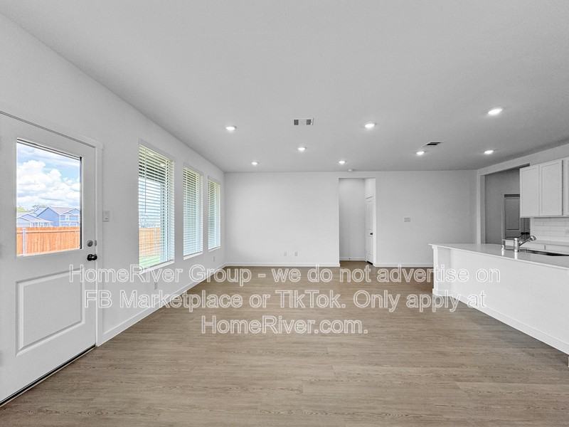 2233 Starstruck Ct - Photo 5 of 24
