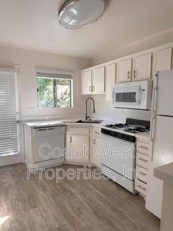3515 Roosevelt St #H - Photo 3 of 15