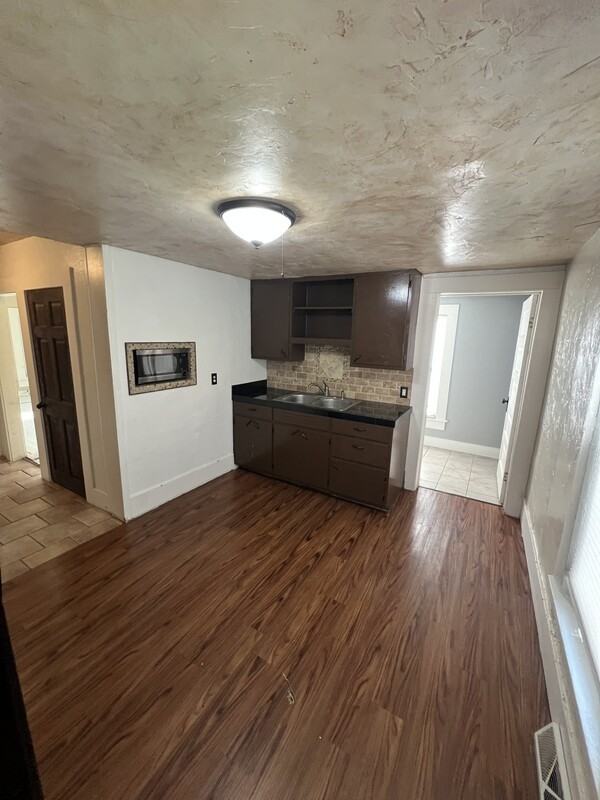 105 South St - Photo 2 of 9