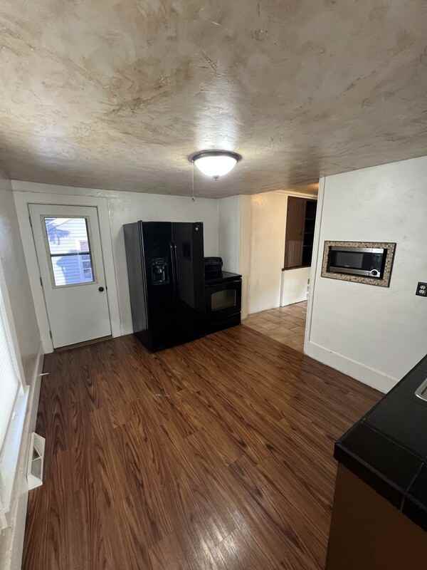 105 South St - Photo 3 of 9