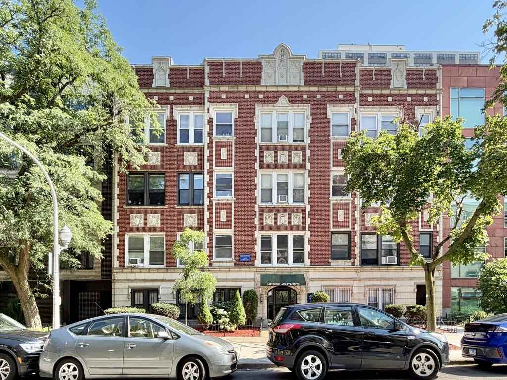 511 W Melrose St #106