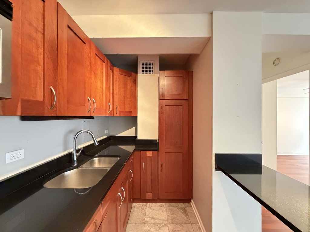 4180 N Marine Dr #1304 - Photo 7 of 21