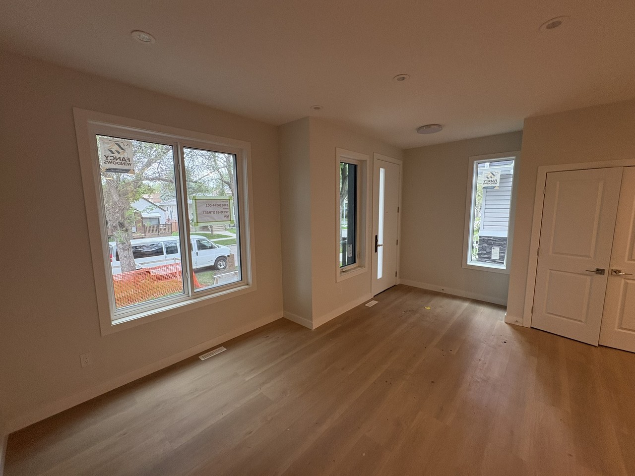 12337 85 St Nw - Photo 4 of 12