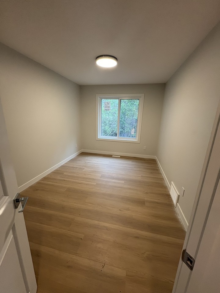 12337 85 St Nw - Photo 5 of 12