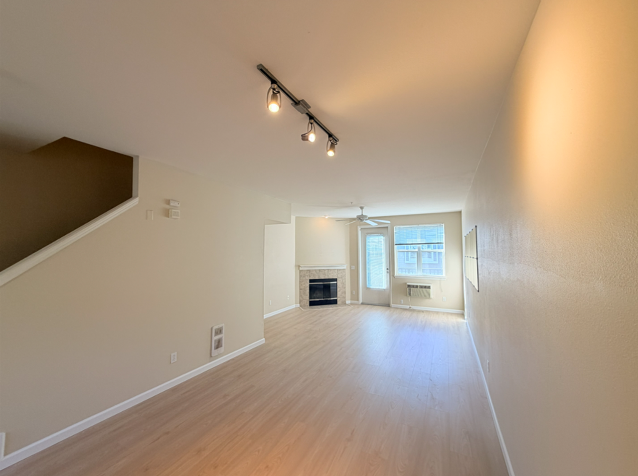 714 Se Fairwinds Loop - Photo 2 of 26