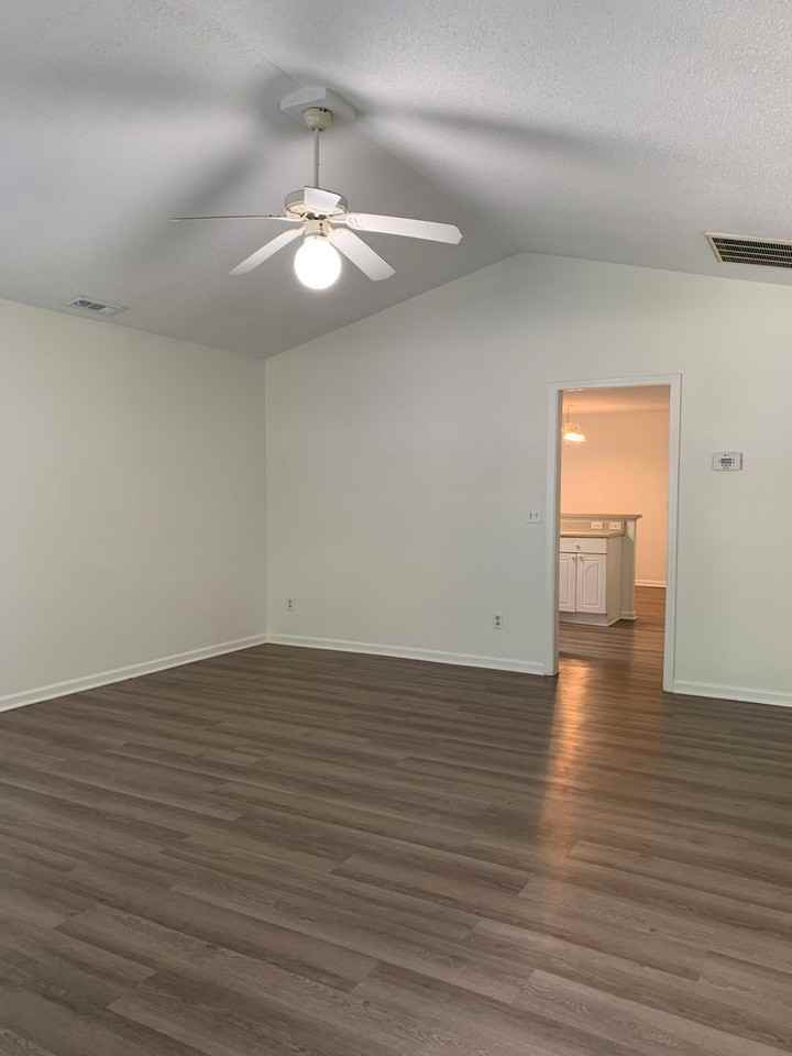 222 Charter Dr - Photo 4 of 19