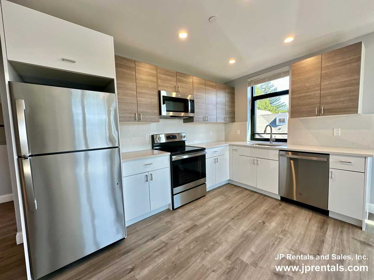 632 Centre St #304CO