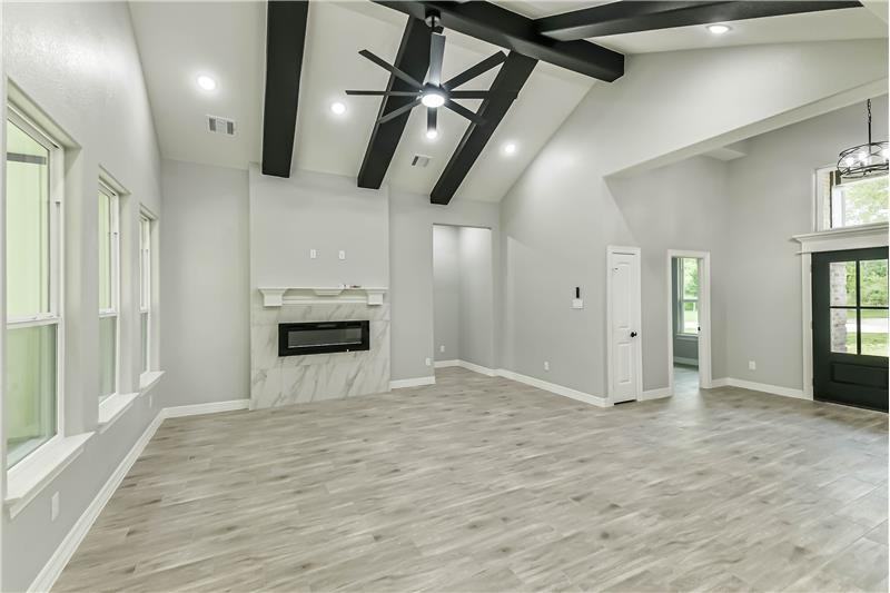 15998 Holly St - Photo 5 of 40