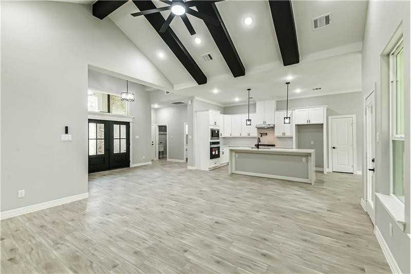 15998 Holly St - Photo 6 of 40