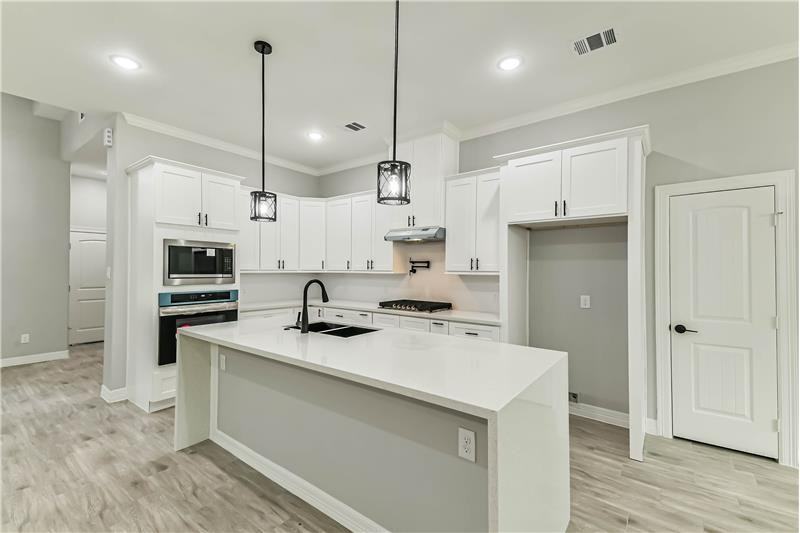 15998 Holly St - Photo 7 of 40