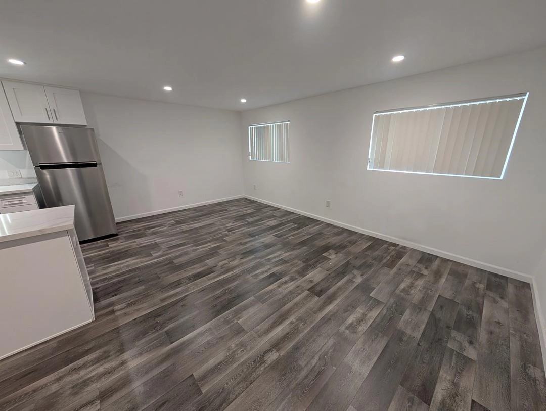 4530 Whitsett Ave - Photo 7 of 50