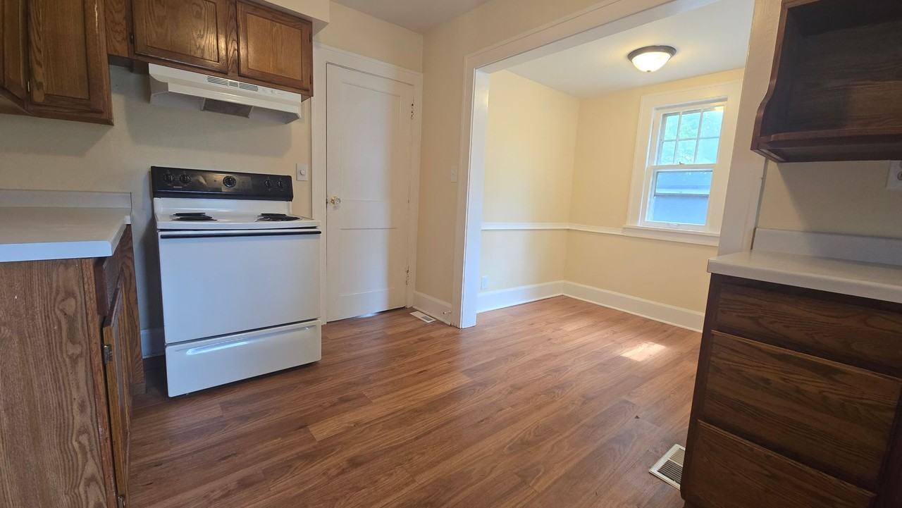 619 Brown Ave - Photo 2 of 8